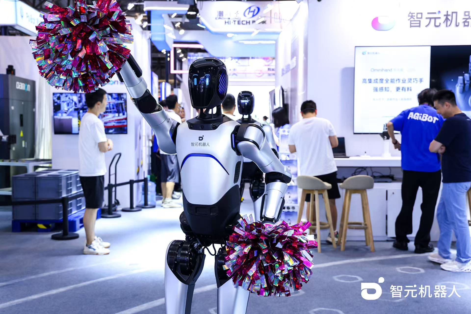 DB真人旗舰机器人 WAIC 首日展台火爆，机器...